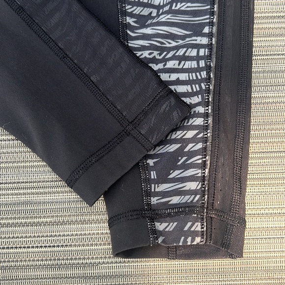 Lululemon Wunder Under Pant *Luxtreme (Roll Down) Size 8 - Picture 5 of 10